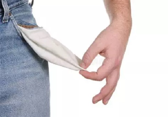 J’en reviens pas ! Les étrangers ? À la caisse !