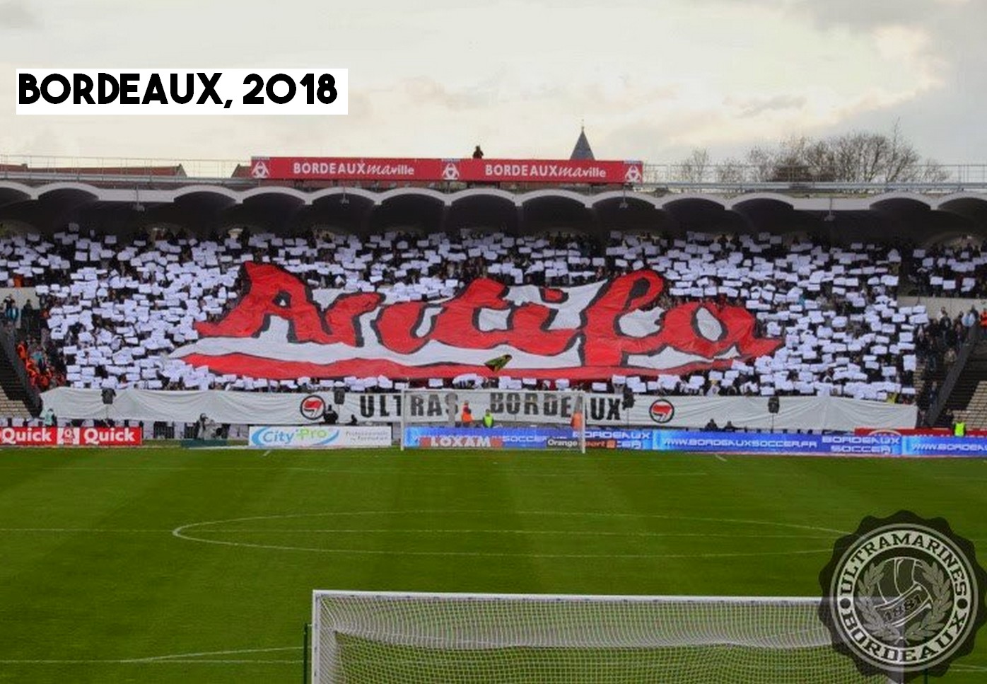 Sous le foot spectacle et business, la plage